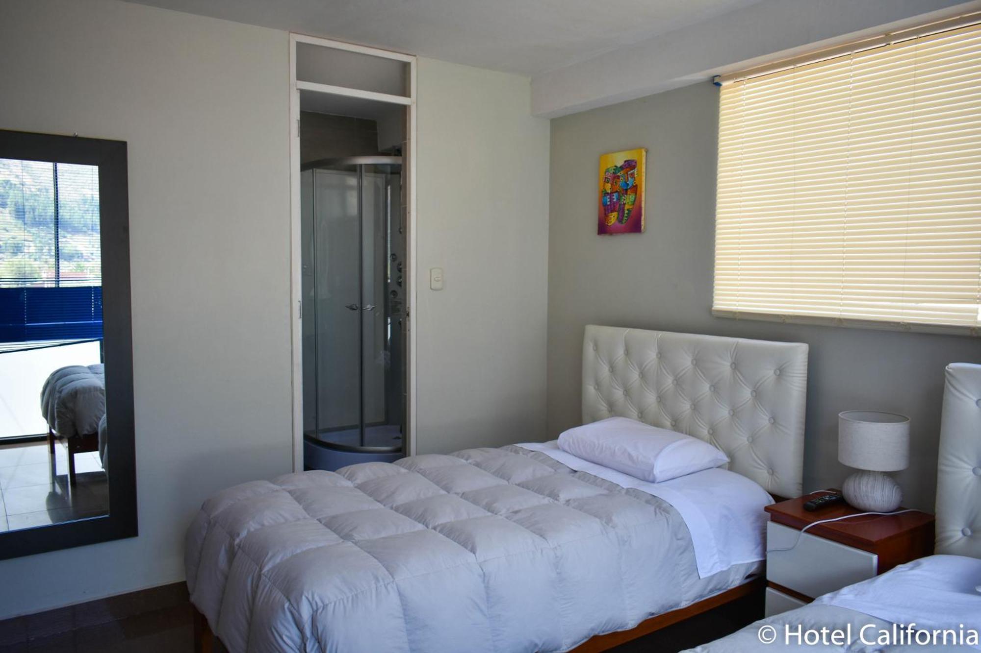 Hotel California Calca Room photo